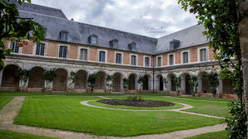 Jardins et Abbaye de Valloires Cloître de l'Abbaye